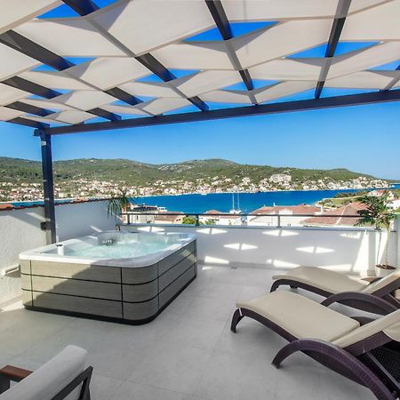 Villa Dalmatian Child With Swimming Pool, Close To The Beach Винишче Экстерьер фото